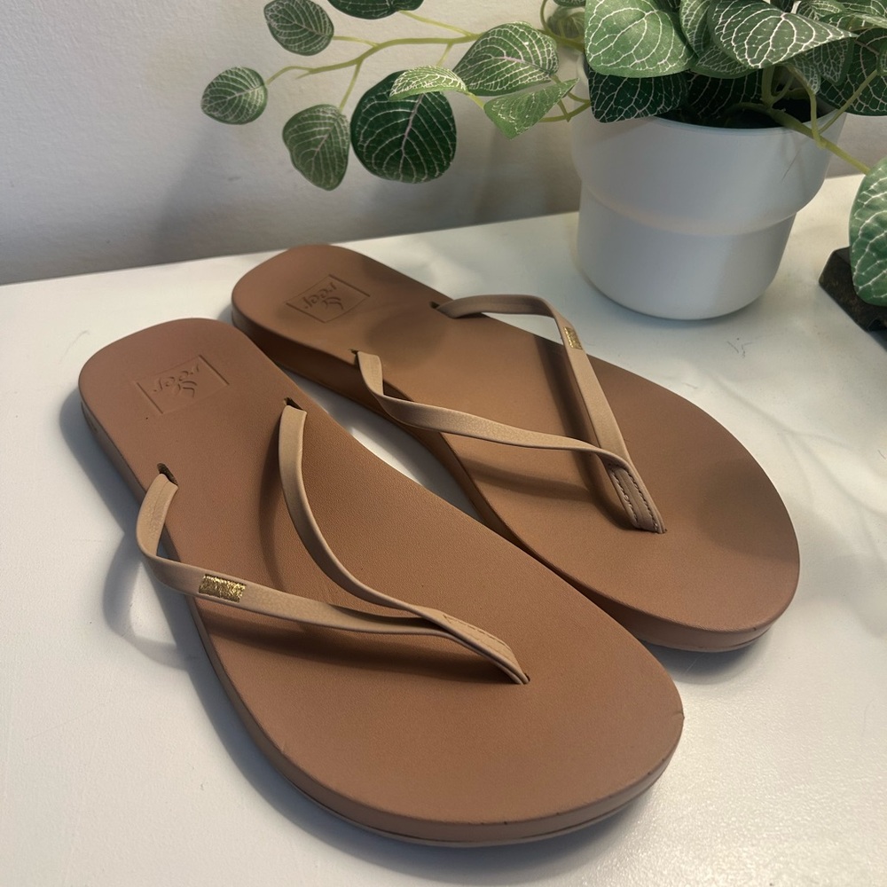 REEF tan‎ sandals